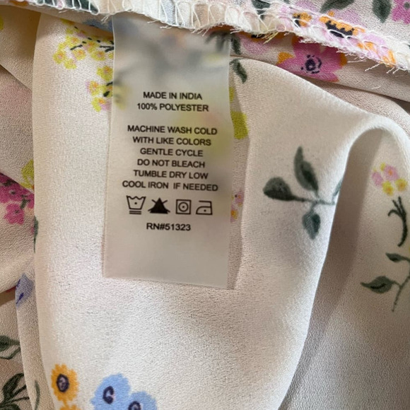 Vince Camuto Blouse, Flutter Sleeves, Layered Front, Floral Pastel Colors Med - Picture 6 of 6